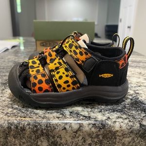 KEEN toddler size 6 Newport H2 waterproof summer sandals